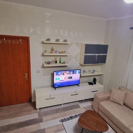 Liqeni Thate, Tirane Appartement Buitenkant foto