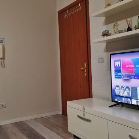 Liqeni Thate, Tirane Appartement Buitenkant foto
