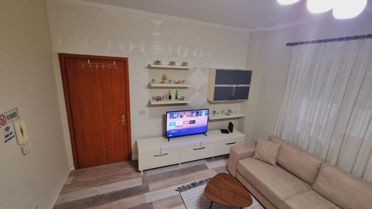 Liqeni Thate, Tirane Appartement Buitenkant foto