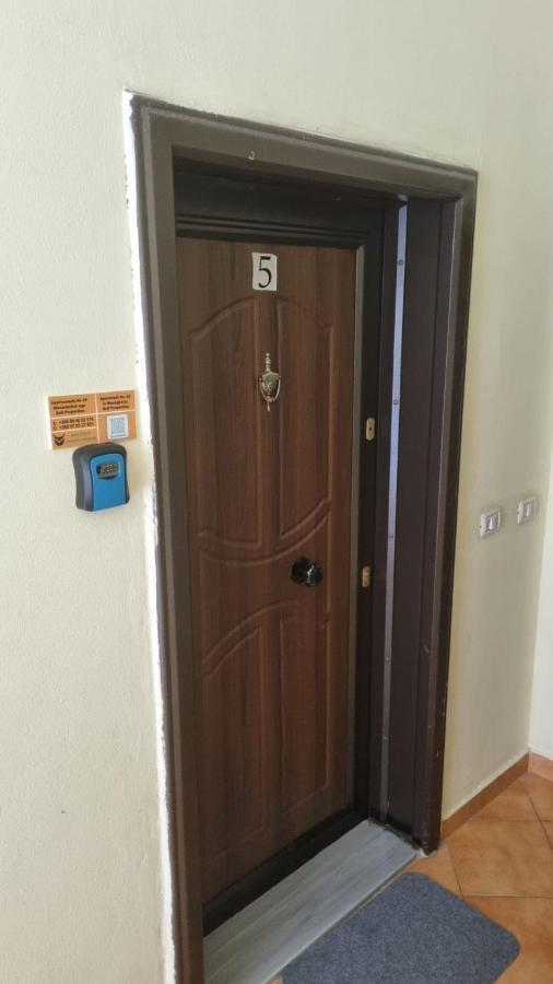 Liqeni Thate, Tirane Appartement Buitenkant foto
